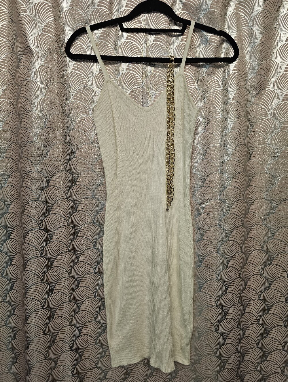 Guess Sleeveless Cream Knit Dress With Gold Chain Belt Size Small